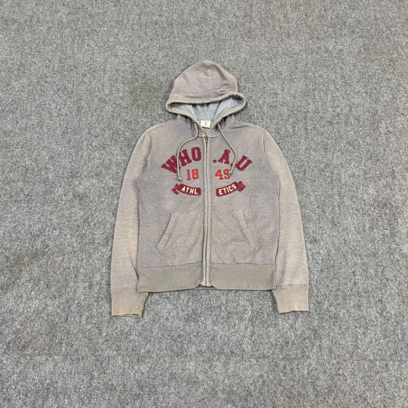 who.a.u zip hoodie