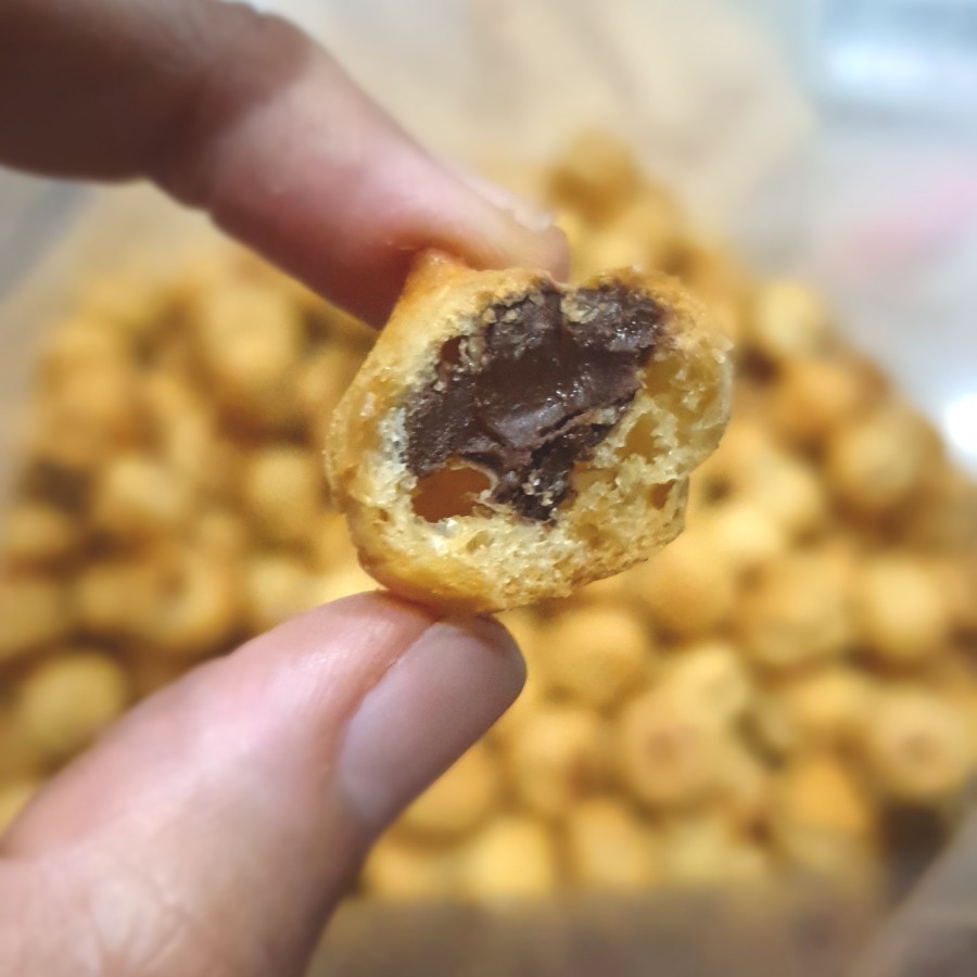 

Soes Kering isi Coklat Berlimpah Cemilan Snack Kiloan