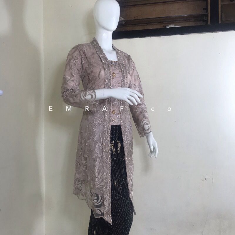 KEBAYA KUTU BARU TUNIK / KEBAYA BROKAT / KEBAYA LAMARAN