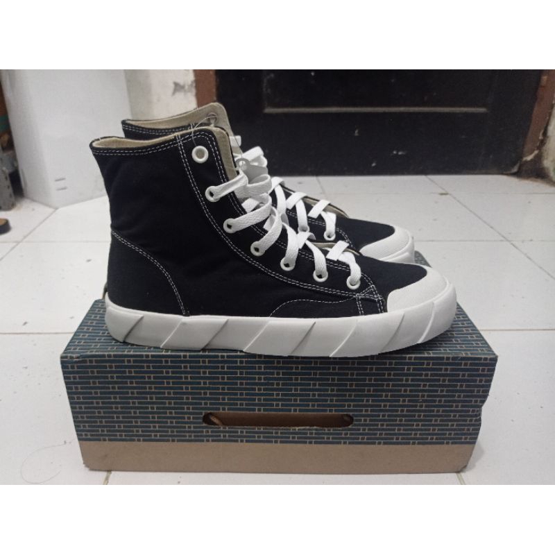 Sepatu rafheoo high black size 41