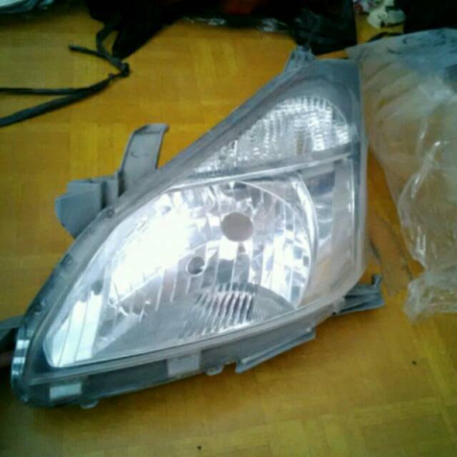 Headlamp lampu depan toyota avanza 2012
