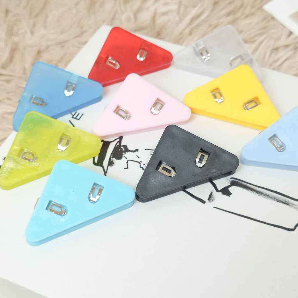 

Penjepit Kertas Triangle / Triangle Paper Clip / Penjepit File / Binder Organizer/ Perlengkapan Kantor dan Sekolah 3.9 x 5.2 cm