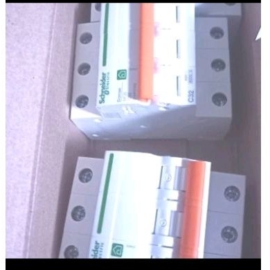 MCB Schneider 32 Ampere Domae