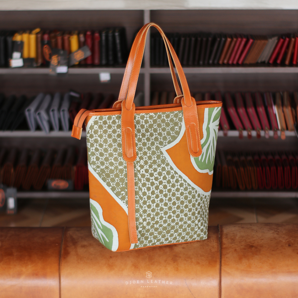 Tote bag wanita kulit kombinasi batik tulis by Djoen Leather