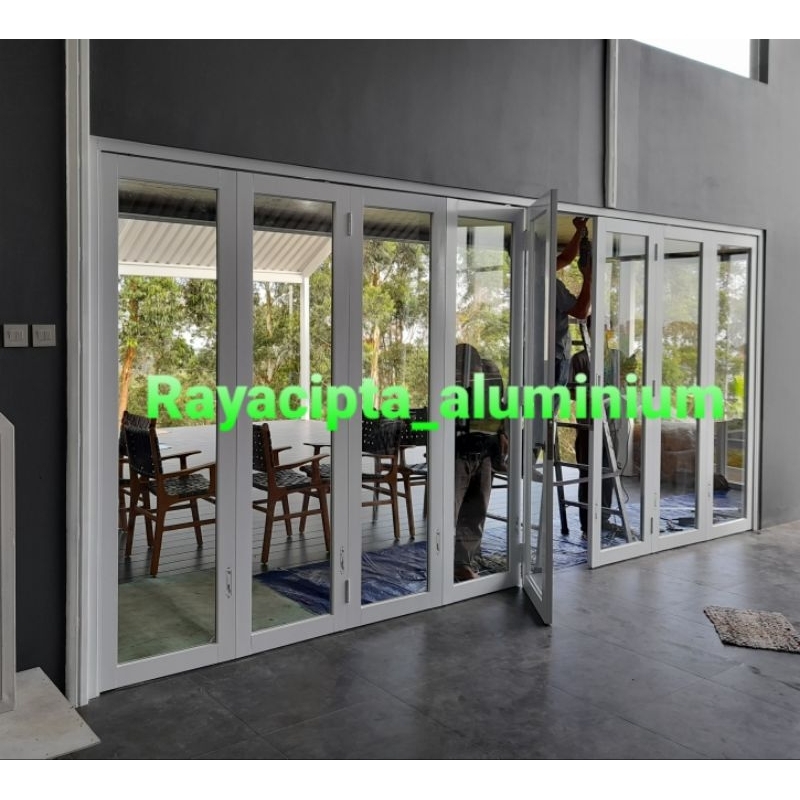 Kusen aluminium pintu lipat