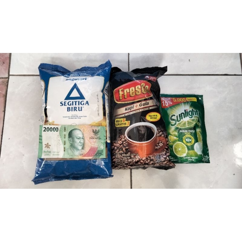 

Paket Sembako // ( Tepung Segitiga Biru 1kg + kopi Fresco isi 9 + sunlight 400 ml + uang kembali 20.000 )