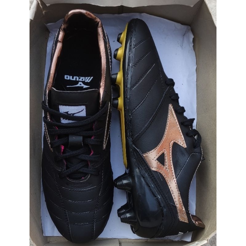 SEPATU BOLA KULIT SUDAH DI JAHIT/DISOL,JAHITAN MANUAL SANGAT KUAT,RAPI,AWET JUGA RINGAN.