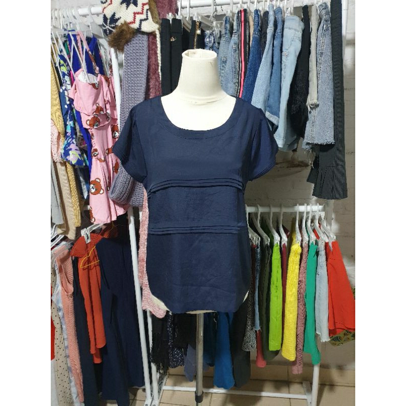 Atasan wanita navy