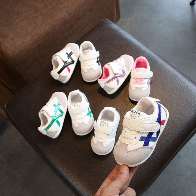 sepatu anak bayi laki laki bunyi cit cit usia 6 9 12 bulan 1 tahun terbaru/sepatu baby bunyi cit cit