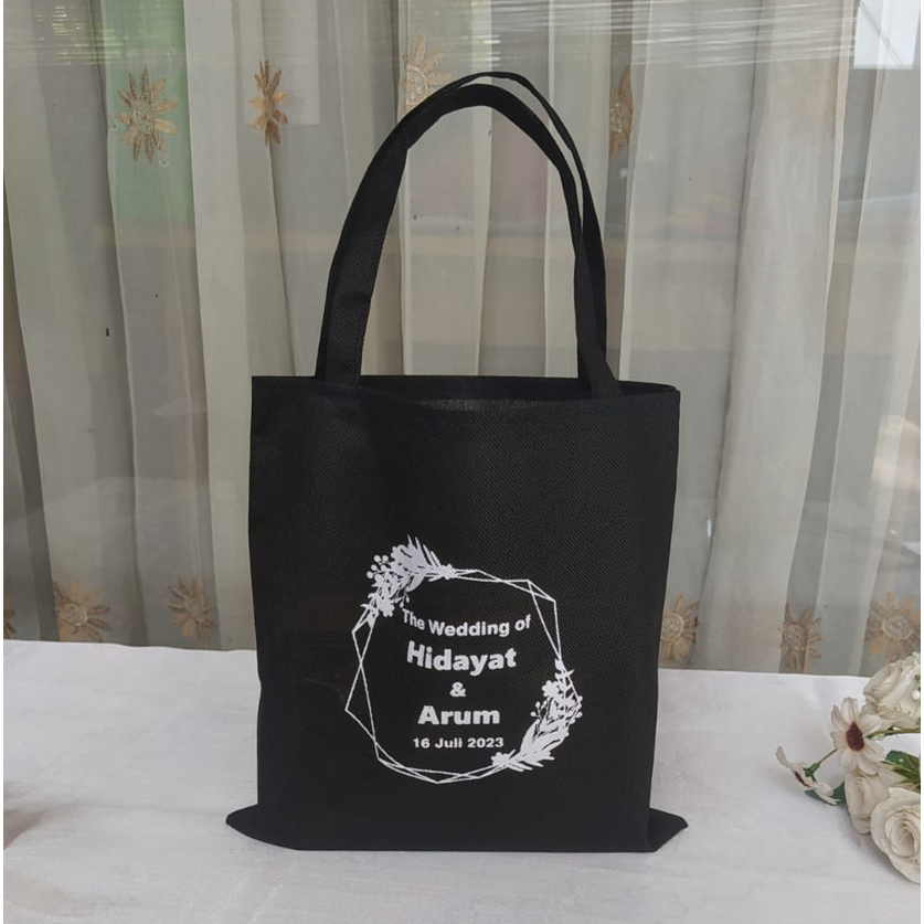 

INDI ADV | Tas Hajatan Mewah Elegan TEBAL Jait Kuat Bergaransi Spunbond Nikah / Santunan Gratis Sablon ukuran 25x26 cm