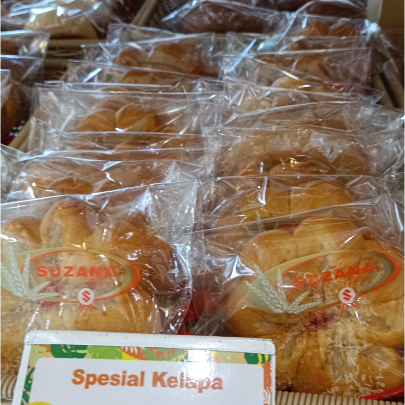 

Roti Spesial Kelapa Suzana Bakery