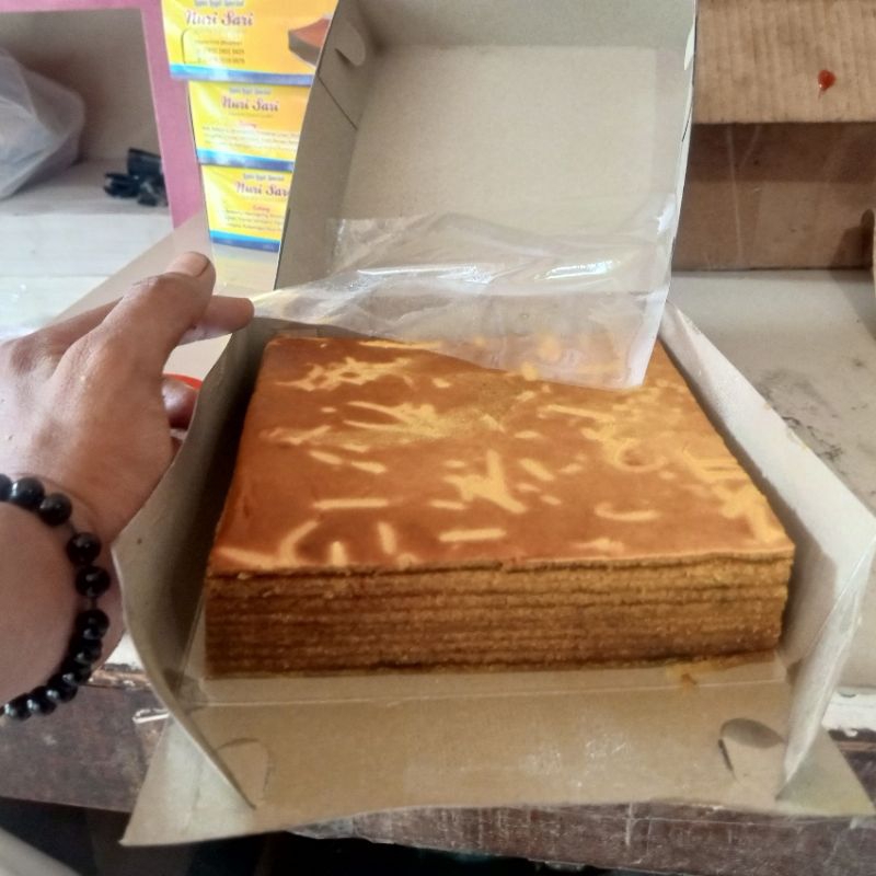 

KUE LAPIS LEGIT Spesial | Gurih | Wangi | MURAH ukuran 17x17CM kemasan Vakum