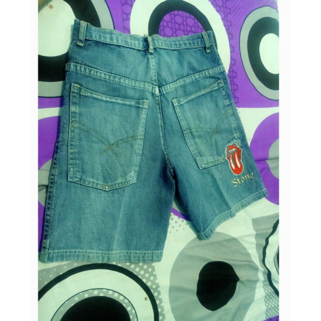 Celana jeans pendek bordir rolling stone