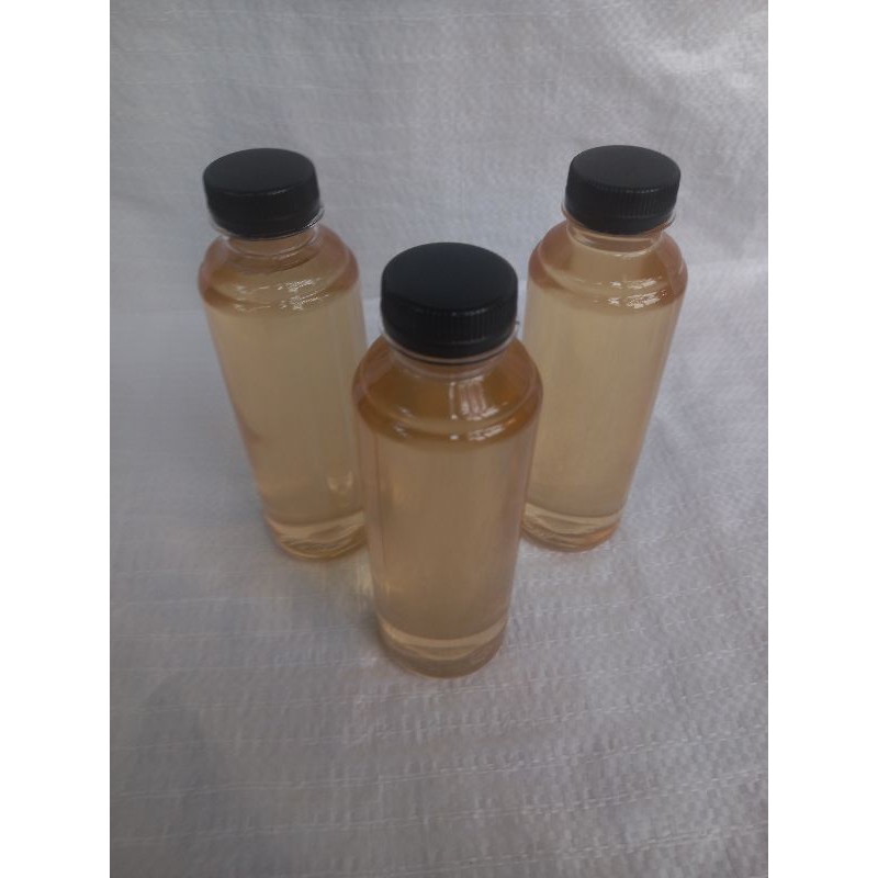 

Minyak kelapa/keletik/kelentik asli 100%,250ml diolah dg cara TRADISIONAL