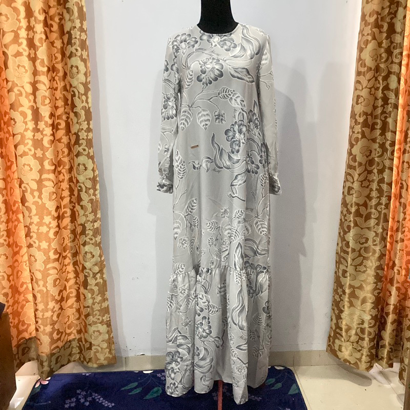 amara dress wearing klamby
