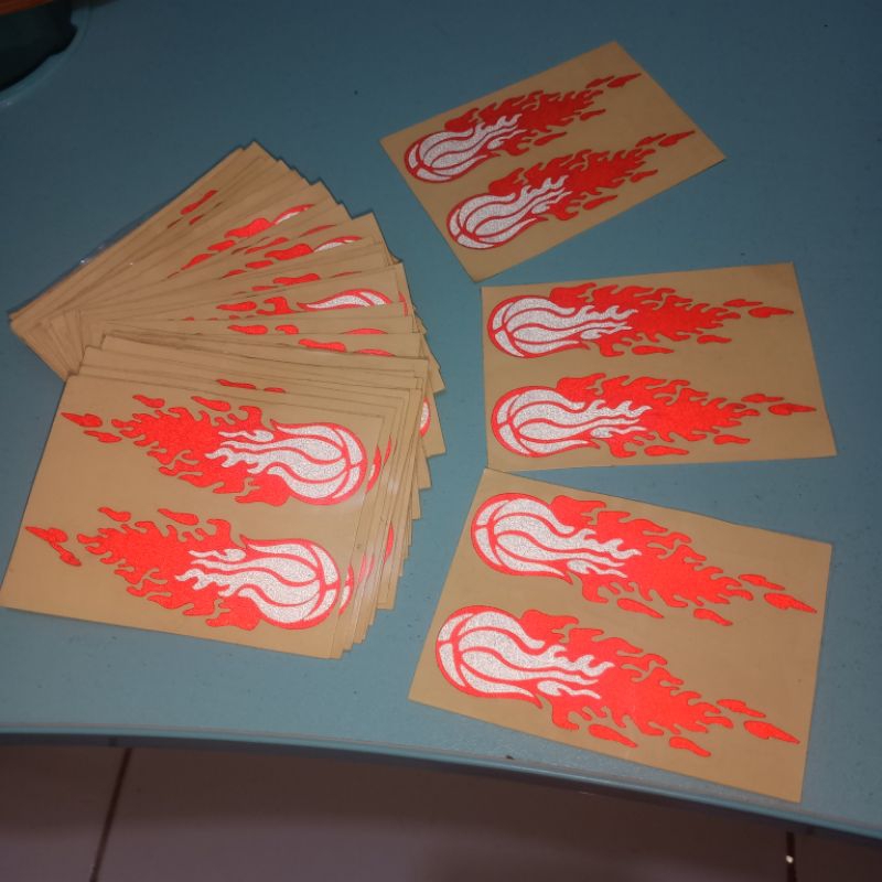 Sticker cutting bola Api helm, stiker banas pati helm. 1pcs