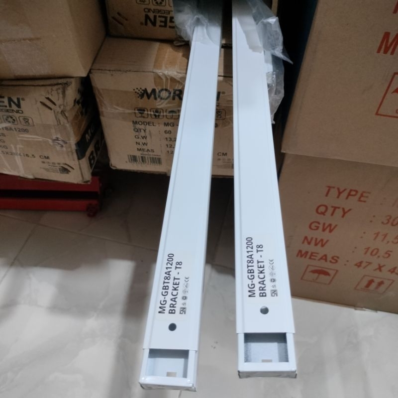 MORGEN Kap Lampu T8 LED 18W