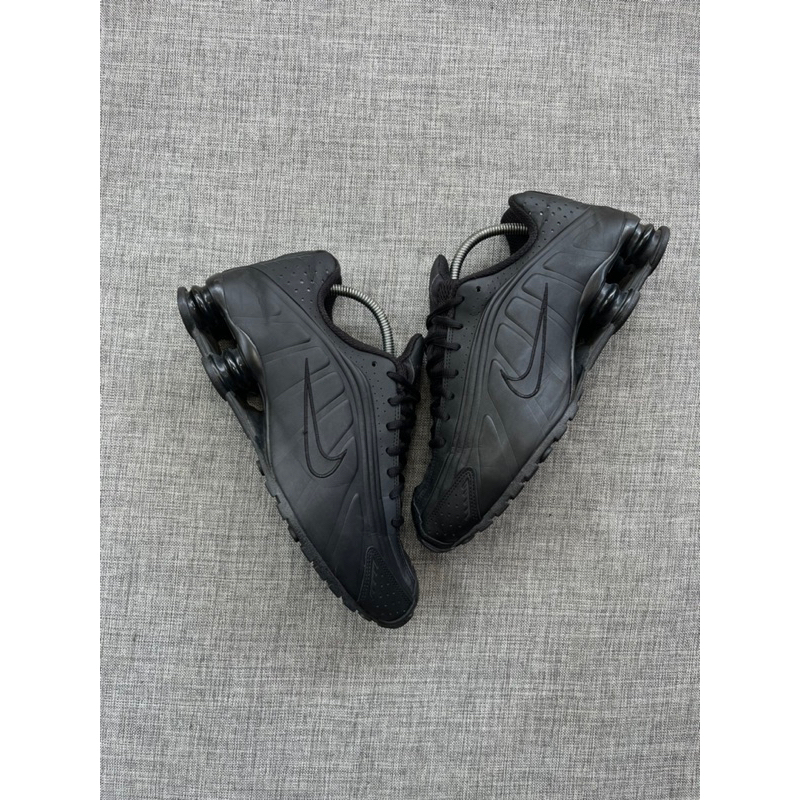 Nike Shox R4 triple black