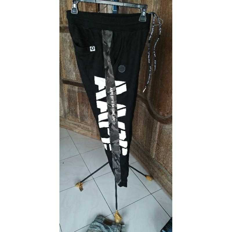 joger AAPE SPILL OUT besar kanan kiri second