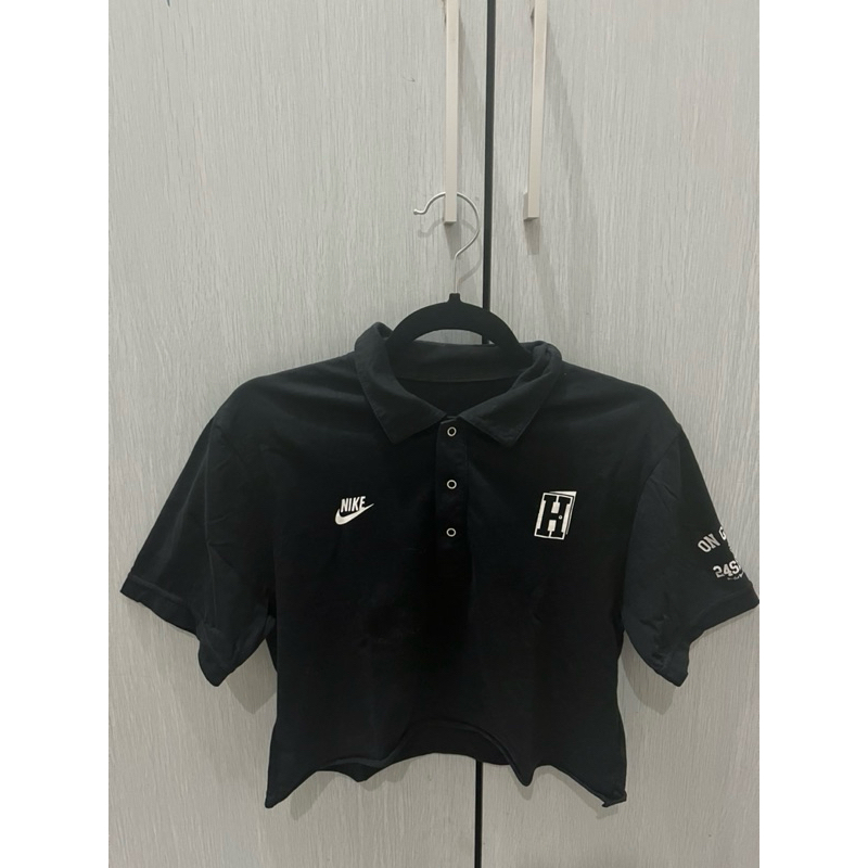 CROPTOP POLO HITAM NIKE