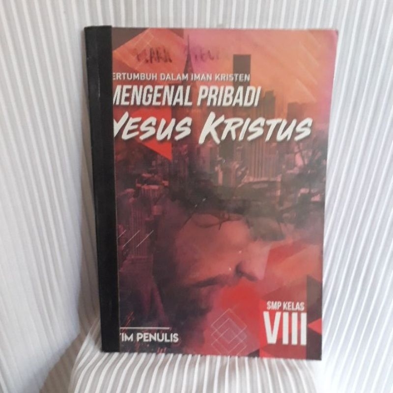 BERTUMBUH DALAM IMAN KRISTEN MENGENAL PRIBADI YESUS KRISTUS KELAS 8 (2) SMP KALAM KUDUS