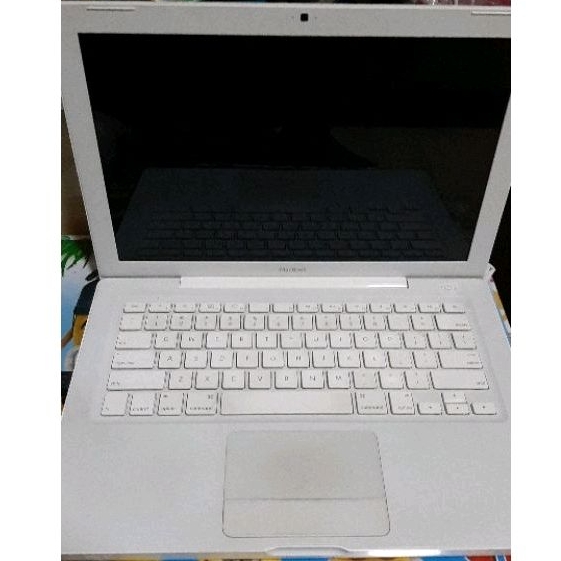 LAPTOP APPLE MC BOOK A1181 white