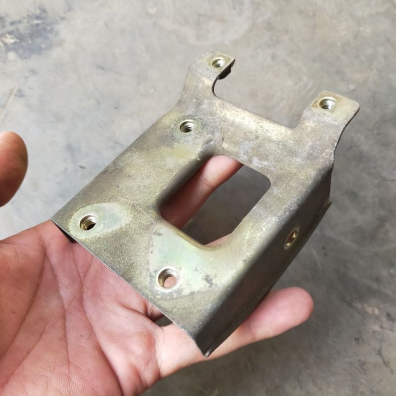 Pangkon Breket Pengapian Coil CDI Bendik Starter Suzuki RC 100 Bravo Original Bekas Copotan Motor Se