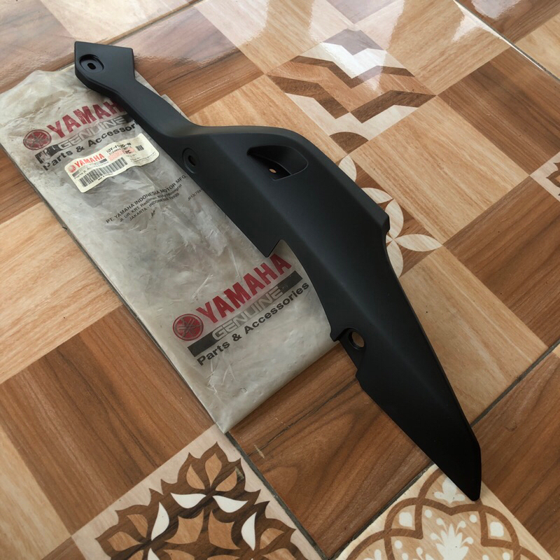 TUTUP BODY SAMBUNG PANEL BAWAH SAMPING KIRI YAMAHA JUPITER Z1 ORIGINAL / 1DY-F172G-00