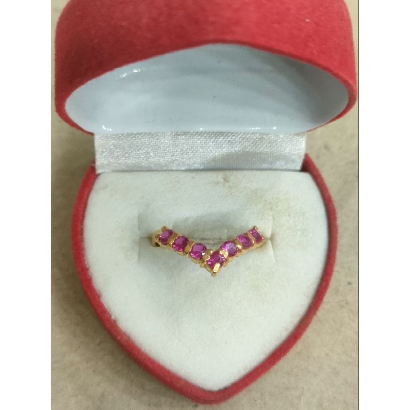 cincin V mata merah 1 gram emas muda
