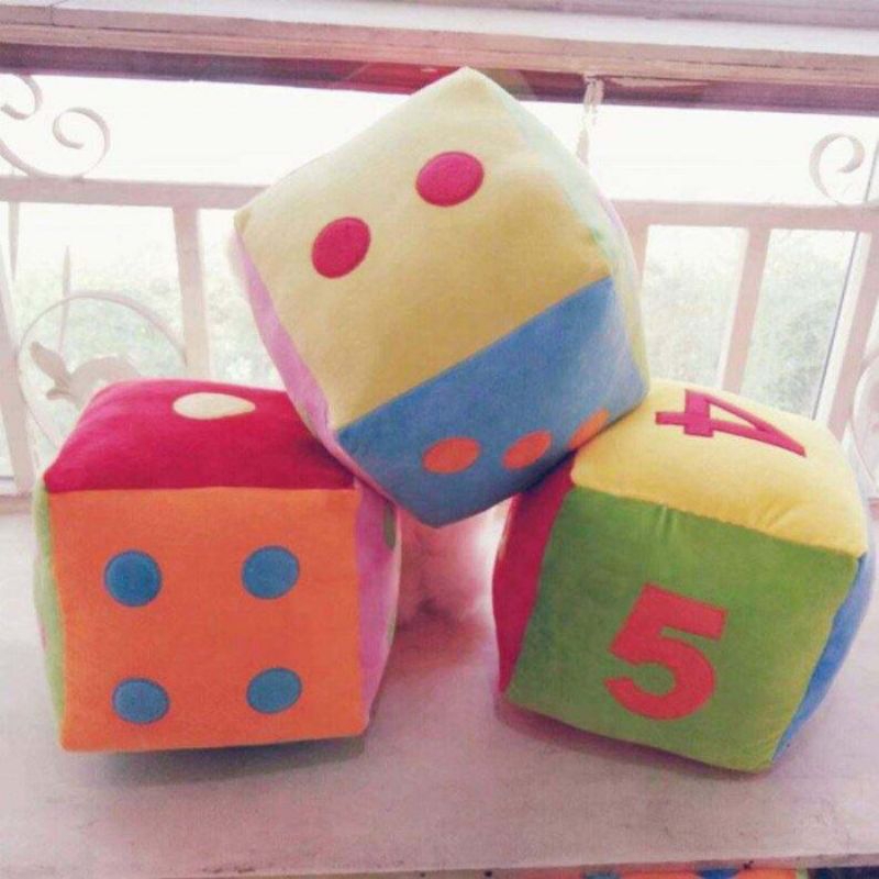 Boneka Dadu Warna-warni 15 x 15 cm Dot dan Angka Bantal Boneka