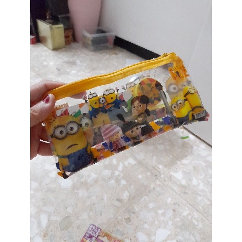 

Alat pensil set Minion