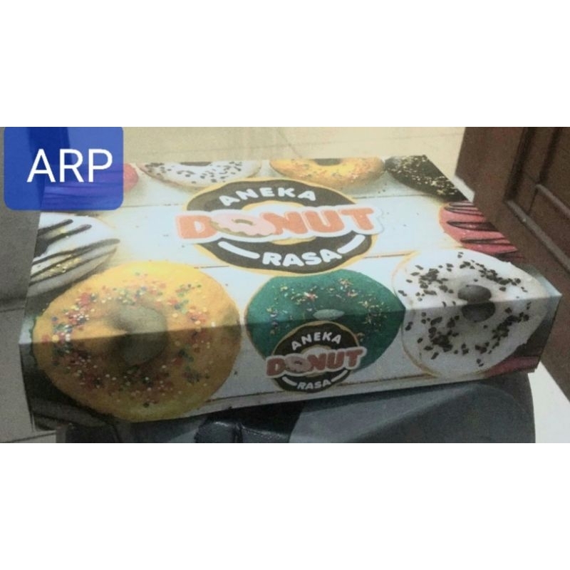 

dus donat besar ukuran 27cmx18.5cmx5.5cm/dus praktis donat besar Harga 10 lembar
