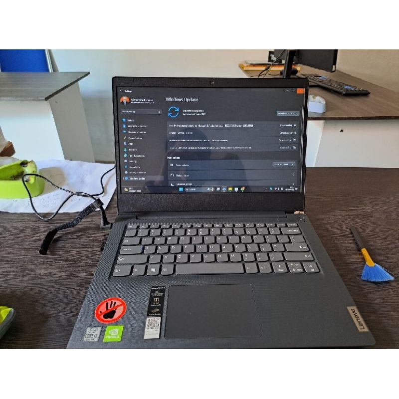 Laptop LENOVO IDEAPAD SLIM 3 14IL005  I3-1005G1 RAM 8 512SSD NVME NVIDIA MX 330