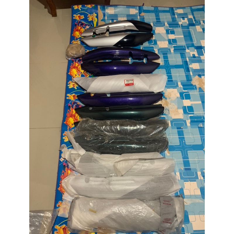 bodi/body cover bodi honda tiger lawas kanan original baru hijau /violet