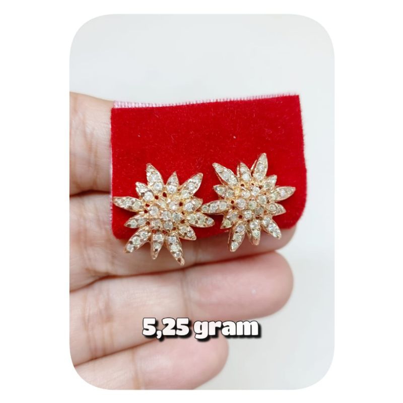 Berlian medan anting Bintang Laut Besar.