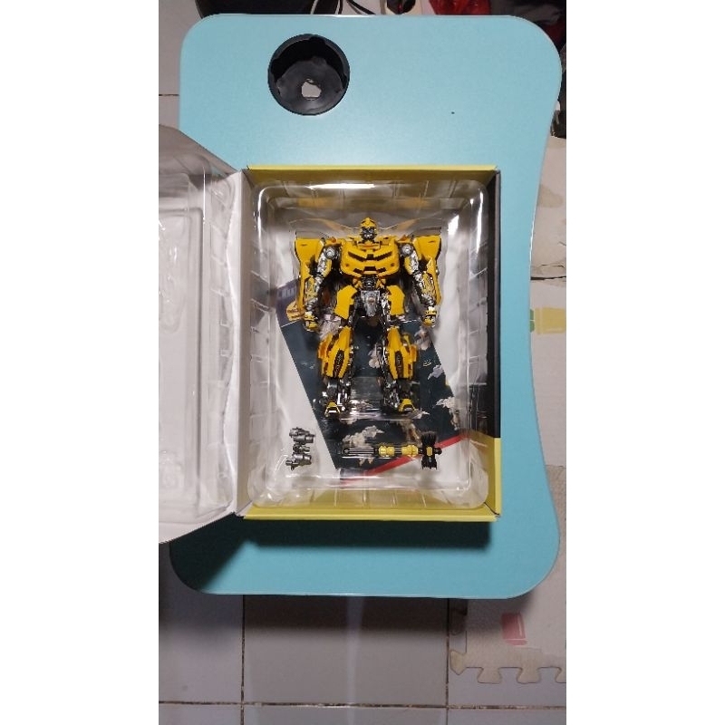 Legendary Toys LTS-03C Autobot Bumblebee