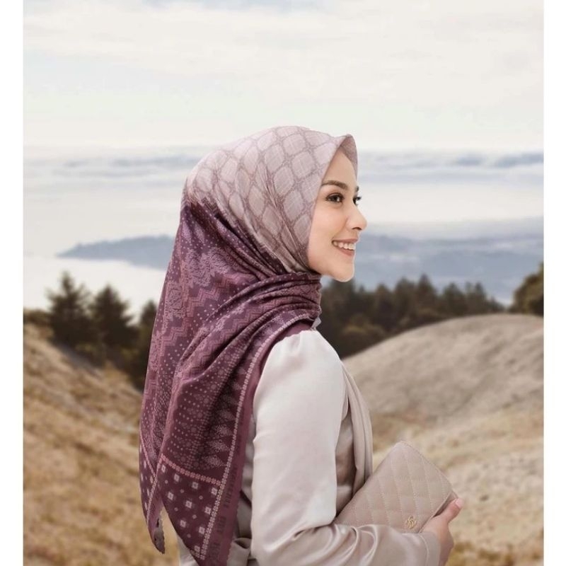 PL DIRGAHAYU SCARF-BAJAWA MAGENTA BY VANILLAHIJAB