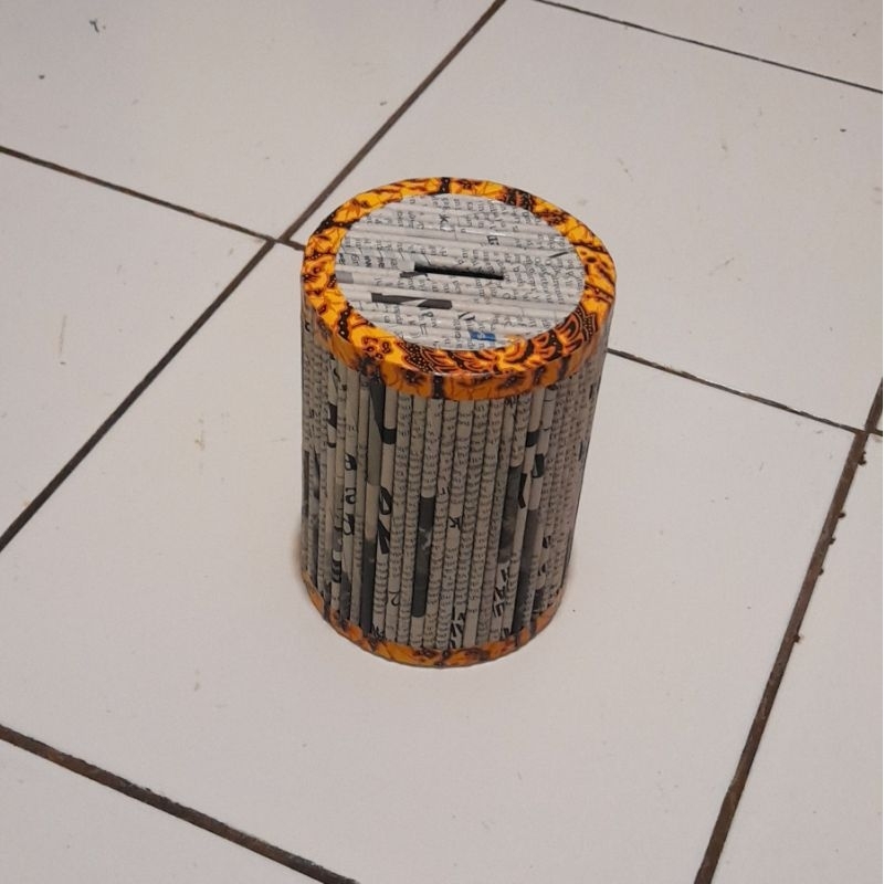 Kerajinan tangan celengan koran/Souvernir unik kerajinan tangan celengan koran/Tabungan uang koin