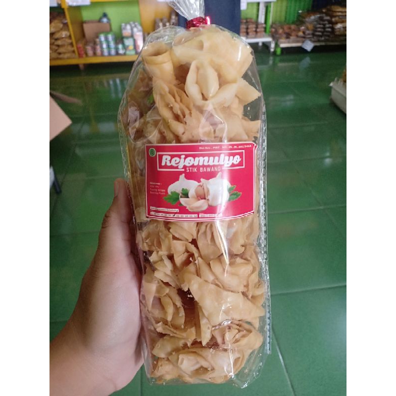 

Stik Bawang Rejomulyo | Oleh Oleh Taman Sari