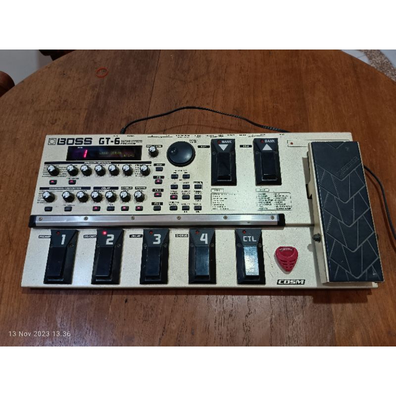 Efek gitar Boss GT6