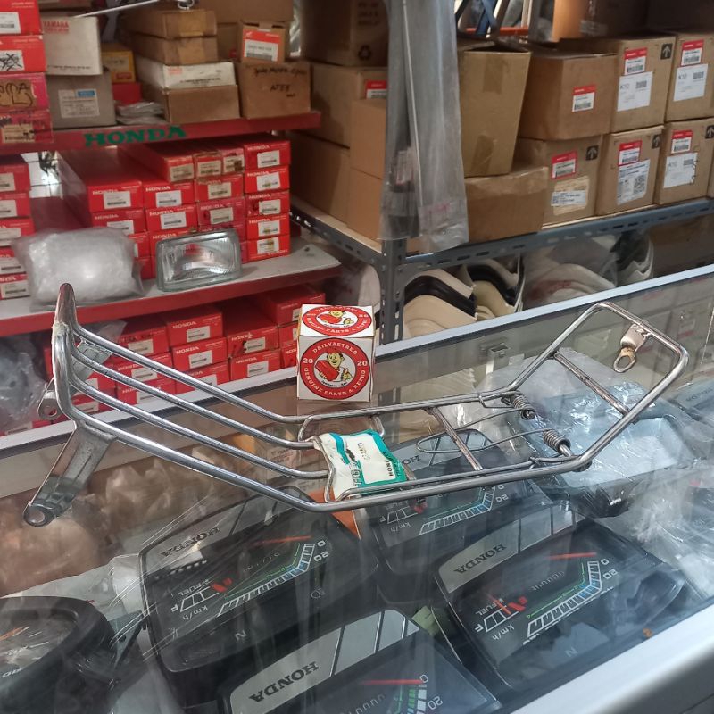 RAK KERANJANG JEPITAN JEPIT BAGASI TANGGA CROME ASTREA GRAND LEGENDA ORIGINAL MERK TIGER PART TGP