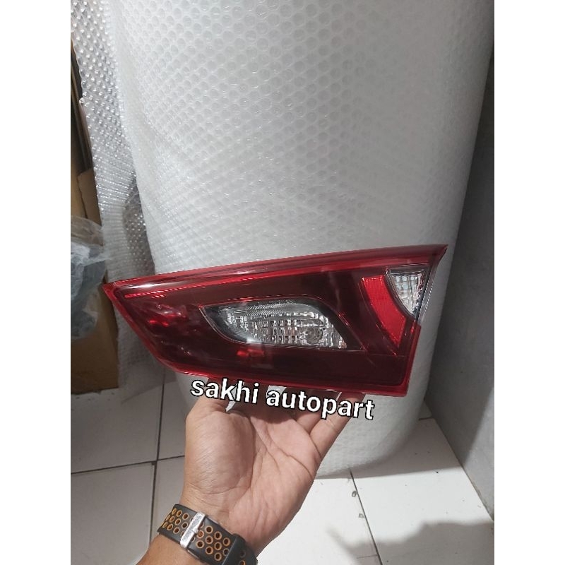 reflektor stoplamp bagasi mazda 2 sedan 2022 2023 kanan origonal