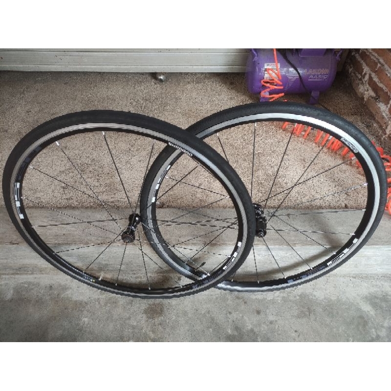 sepasang wheelset roadbike 700c shimano rs 20 second 16 20 hole tanpa qr roda set sepeda balap