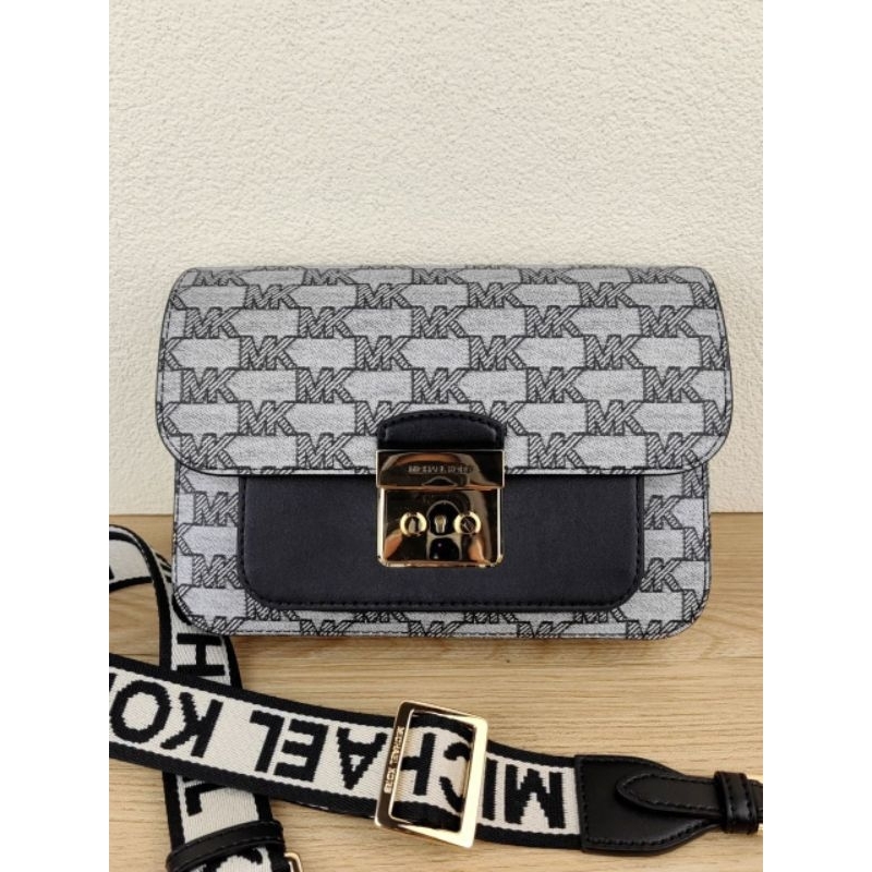 MK Sloan Editor Flap Messenger Black Multi