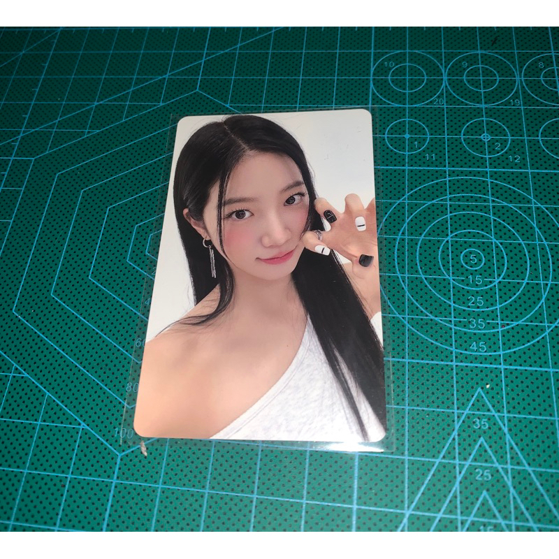 [READY] KAZUHA UNFORGIVEN WEVERSE POB PHOTOCARD LESSERAFIM