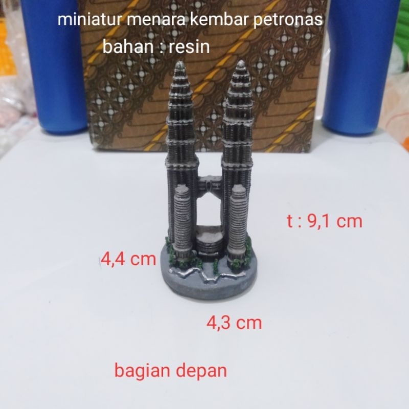 Miniatur Menara Kembar Petronas Miniatur Petronas Twin Tower