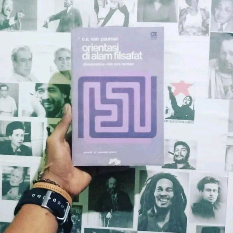 C.A Van Peursen Susunan Ilmu Pengetahuan | Orientasi di Alam Filsafat | Strategi Kebudayaan | Menjad