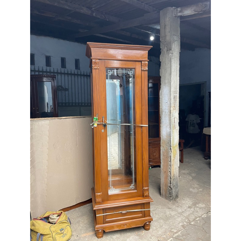 lemari hias piala 1pintu engkel minimalis