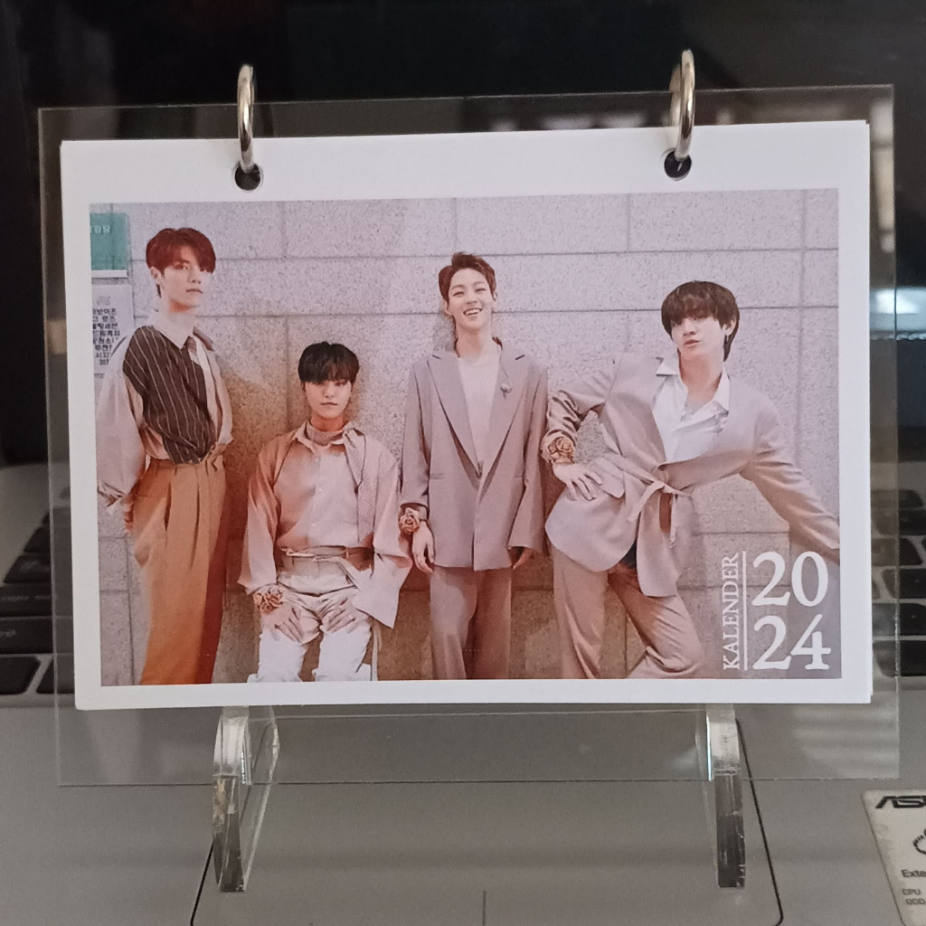

Kalender Meja Kpop Anime Custom 2024 A6 Kado Cowok Cewek BTS Blackpink One Piece Attack on Titan