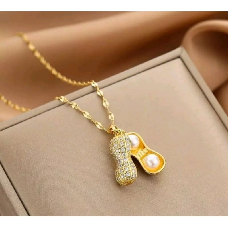 KALUNG TITANIUM LIONTIN MUTIARA KACANG ROSE GOLD